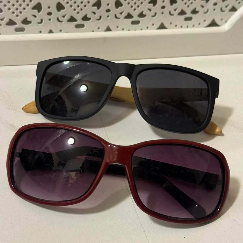 Two beautiful DOCKERS sunglasses in good condition